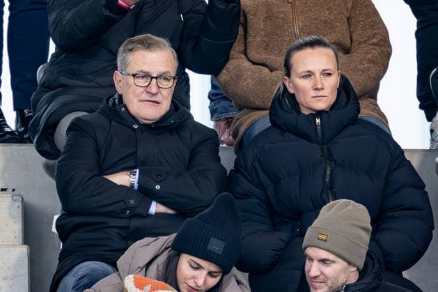 Auch Jan-Christian Dreesen (Vorstandsvorsitzender, FC Bayern Muenchen AG) ist auf der Tribuene zu Gast GER, FC Bayern Muenchen Frauen vs. Hamburger SV, Fussball, Google Pixel Frauen-Bundesliga, 13. Spieltag, Saison 2025 2026, 14.12.2025. (DFL DFB REGULATIONS PROHIBIT ANY USE OF PHOTOGRAPHS as IMAGE SEQUENCES and or QUASI-VIDEO). GER, FC Bayern Muenchen Frauen vs. Hamburger SV, Fussball, Google Pixel Frauen-Bundesliga, 13. Spieltag, Saison 2025 2026, 14.12.2025. Muenchen Copyright: xEibner-Pressefoto HeikexFeinerx EP_HFR
