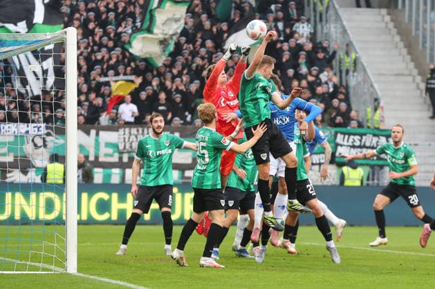 14.12.2025, xtvx, Fussball 2.Bundesliga, SV Darmstadt 98 - Preußen Münster v.l. Torwart Johannes Schenk (Preussen Muenster) Parade (DFL DFB REGULATIONS PROHIBIT ANY USE OF PHOTOGRAPHS as IMAGE SEQUENCES and or QUASI-VIDEO) Darmstadt
