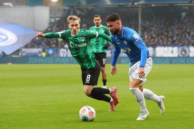 Zweikampf, Duell, duel, tackle, compete Joshua Mees (Preussen Muenster) Marco Richter (SV Darmstadt 98)14.12.2025, xtvx, Fussball 2.Bundesliga, SV Darmstadt 98 - Preußen Münster v.l. (DFL DFB REGULATIONS PROHIBIT ANY USE OF PHOTOGRAPHS as IMAGE SEQUENCES and or QUASI-VIDEO) Darmstadt