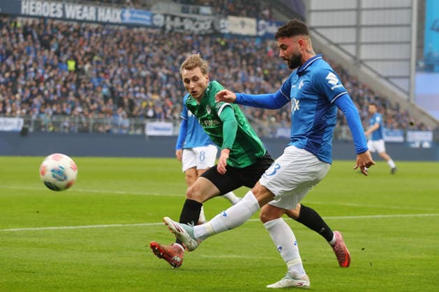Zweikampf, Duell, duel, tackle, compete Joshua Mees (Preussen Muenster) Marco Richter (SV Darmstadt 98)14.12.2025, xtvx, Fussball 2.Bundesliga, SV Darmstadt 98 - Preußen Münster v.l. (DFL DFB REGULATIONS PROHIBIT ANY USE OF PHOTOGRAPHS as IMAGE SEQUENCES and or QUASI-VIDEO) Darmstadt