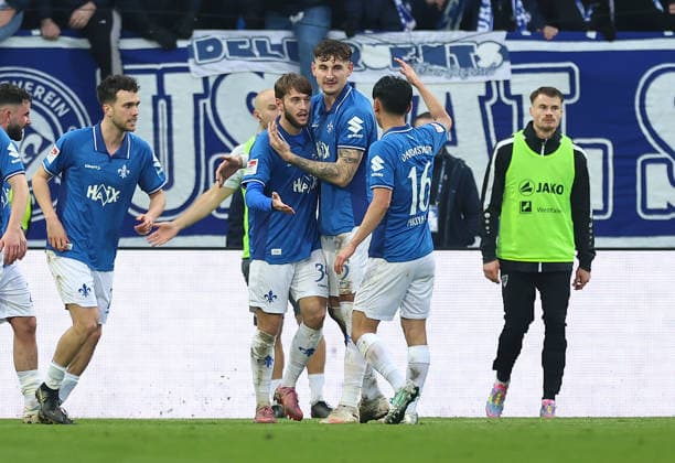 14.12.2025, Fussball 2. Bundesliga, SV Darmstadt 98 - SC Preußen Münster, emonline, emspor, despor, v.l., Torjubel zum 1:0 durch Killian Corredor (SV Darmstadt 98), Goal celebration, celebrate the goal DFL DFB REGULATIONS PROHIBIT ANY USE OF PHOTOGRAPHS AS IMAGE SEQUENCES AND OR QUASI-VIDEO. xdcx