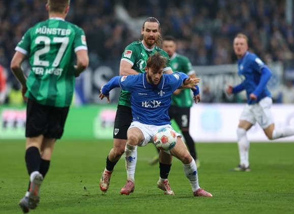 14.12.2025, Fussball 2. Bundesliga, SV Darmstadt 98 - SC Preußen Münster, emonline, emspor, despor, v.l., Jannis Heuer (SC Preußen Münster), Killian Corredor (SV Darmstadt 98) DFL DFB REGULATIONS PROHIBIT ANY USE OF PHOTOGRAPHS AS IMAGE SEQUENCES AND OR QUASI-VIDEO. xdcx