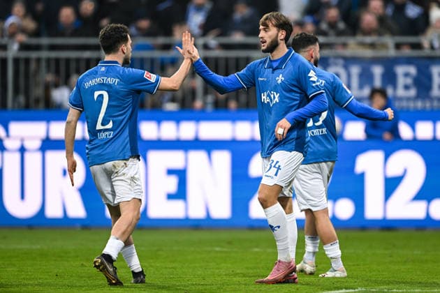 Sergio Lopez (SV Darmstadt 1898, 02) und Killian Corredor (SV Darmstadt 1898, 34) bejubeln das Tor zum 1:0. GER, SV Darmstadt 98 vs Preußen Münster, Fussball, 2. Bundesliga, 16. Spieltag, Spielzeit 2025 2026, 14.12.2025. DFL REGULATIONS PROHIBIT ANY USE OF PHOTOGRAPHS AS IMAGE SEQUENCES AND OR QUASI-VIDEO GER, SV Darmstadt 98 vs Preußen Münster, Fussball, 2. Bundesliga, 16. Spieltag, Spielzeit 2025 2026, 14.12.2025. Darmstadt