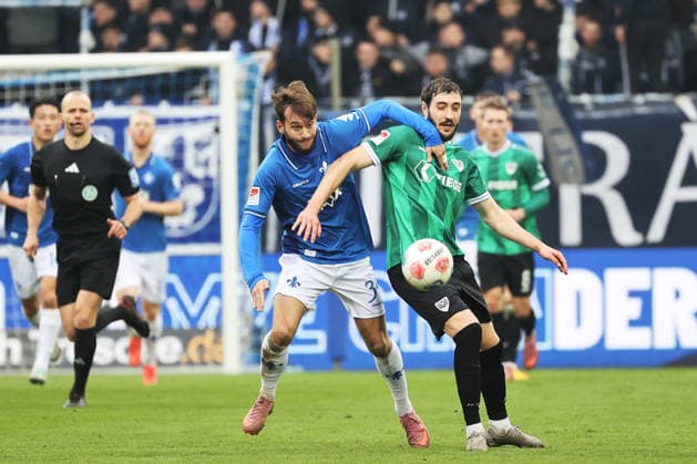14.12.2025, xtvx, Fussball 2.Bundesliga, SV Darmstadt 98 - Preußen Münster v.l. Killian Corredor (SV Darmstadt 98) Marcel Benger (Preussen Muenster) Zweikampf, Duell, duel, tackle, compete (DFL DFB REGULATIONS PROHIBIT ANY USE OF PHOTOGRAPHS as IMAGE SEQUENCES and or QUASI-VIDEO) Darmstadt