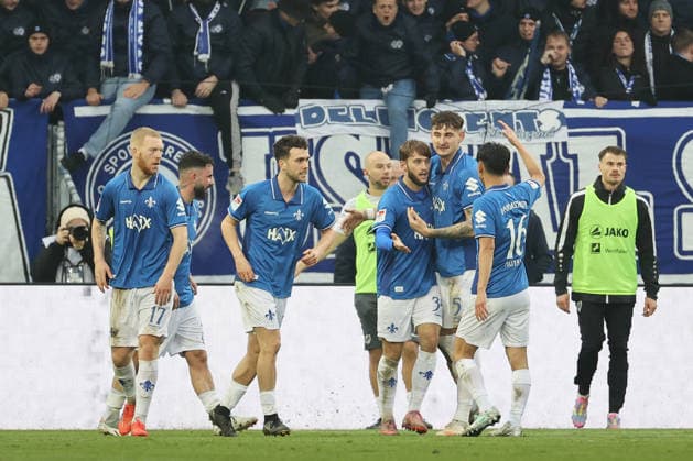 14.12.2025, xtvx, Fussball 2.Bundesliga, SV Darmstadt 98 - Preußen Münster v.l. Goal scored, Tor zum 1:0 Killian Corredor (SV Darmstadt 98) Torjubel, Goal celebration, celebrate the goal, celebrates scoring (DFL DFB REGULATIONS PROHIBIT ANY USE OF PHOTOGRAPHS as IMAGE SEQUENCES and or QUASI-VIDEO) Darmstadt