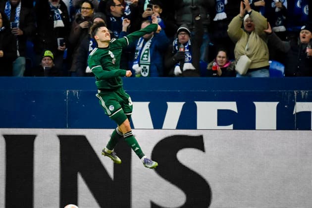 Vitalie Becker (FC Schalke) Torjubel, jubelt nach seinem Treffer zum 1:0 waehrend des spiels der 2. Bundesliga zwischen FC Schalke 04 und 1.FC Nuernberg, Veltins-Arena am 14. December 2025 in Gelsenkirchen, Deutschland. (Foto von Max Maiwald DeFodi Images) +++ Vitalie Becker (FC Schalke) celebrates after scoring his team s first goal during the 2. Bundesliga match between FC Schalke 04 and1.FC Nuernberg at Veltins-Arena on December 14, 2025 in Gelsenkirchen, Germany. (Photo by Max Maiwald DeFodi Images) DFB DFL REGULATIONS PROHIBIT ANY USE OF PHOTOGRAPHS AS IMAGE SEQUENCES AND OR QUASI-VIDEO. (Photo by Max Maiwald DeFodi Images)