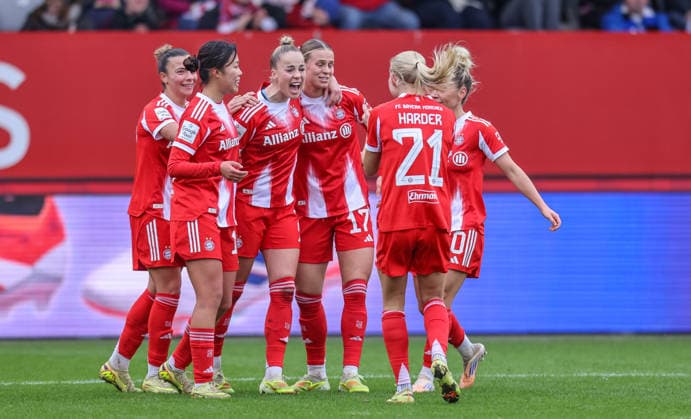 GER, München, FC Bayern München vs Hamburger SV, Google Pixel Frauen Bundesliga, Fussball, DFB, Spielzeit 2025 2026, FC Bayern Campus, 13. Spieltag, im Bild: Giulia Gwinn (Bayern München 7), Tor, Freude, Jubel und Emotion DFB DFL REGULATIONS PROHIBIT ANY USE OF PHOTOGRAPHS AS IMAGE SEQUENCES AND OR QUASI-VIDEO, 14.12.2025 Copyright: HMBxMedia HendrikxHamelau