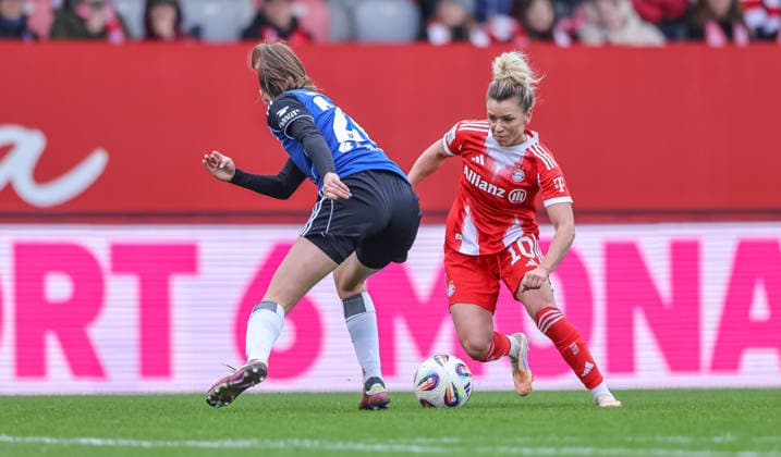 GER, München, FC Bayern München vs Hamburger SV, Google Pixel Frauen Bundesliga, Fussball, DFB, Spielzeit 2025 2026, FC Bayern Campus, 13. Spieltag, im Bild v.l.: DFB DFL REGULATIONS PROHIBIT ANY USE OF PHOTOGRAPHS AS IMAGE SEQUENCES AND OR QUASI-VIDEO, 14.12.2025 Copyright: HMBxMedia HendrikxHamelau