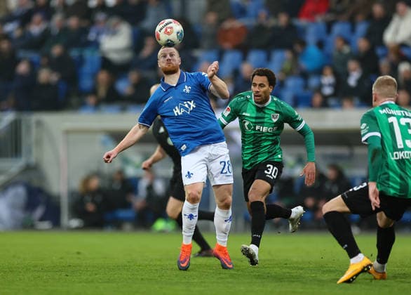 14.12.2025, Fussball 2. Bundesliga, SV Darmstadt 98 - SC Preußen Münster, emonline, emspor, despor, v.l., Paul Will (SV Darmstadt 98), Etienne Amenyido (SC Preußen Münster) DFL DFB REGULATIONS PROHIBIT ANY USE OF PHOTOGRAPHS AS IMAGE SEQUENCES AND OR QUASI-VIDEO. xdcx