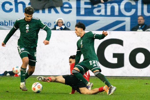 Deutschland: 2. Bundesliga 2025 26, 14. Spieltag - FC Schalke 04 vs. 1. FC Nürnberg - 14.12.2025 - Veltins-Arena (Gelsenkirchen, Nordrhein-Westfalen) Berkay Yilmaz (1. FC Nürnberg, 21)