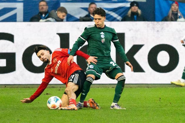 Deutschland: 2. Bundesliga 2025 26, 14. Spieltag - FC Schalke 04 vs. 1. FC Nürnberg - 14.12.2025 - Veltins-Arena (Gelsenkirchen, Nordrhein-Westfalen) Berkay Yilmaz (1. FC Nürnberg, 21)