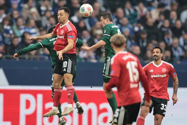 Julian Justvan (1.FC Nürnberg) und Ron Schallenberg (FC Schalke 04) beim Spiel der 2. Bundesliga (Saison 2025 26) FC Schalke 04 - 1. FC Nürnberg Copyright: Thomas Pakusch