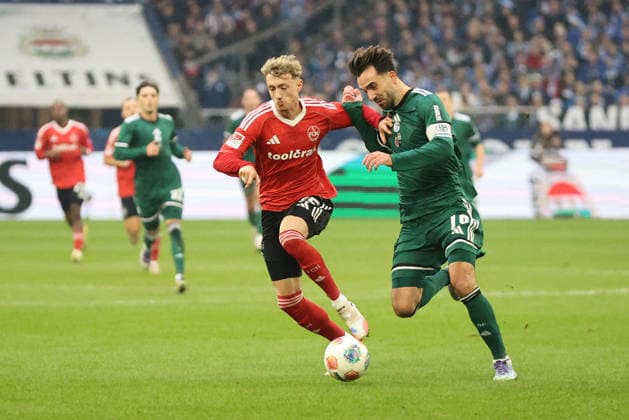 Tim Drexler (1.FC Nürnberg) und Kenan Karaman (FC Schalke 04) beim Spiel der 2. Bundesliga (Saison 2025 26) FC Schalke 04 - 1. FC Nürnberg Copyright: Thomas Pakusch