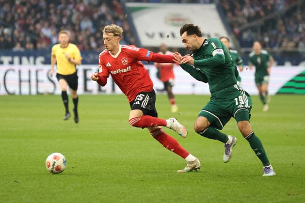 Tim Drexler (1.FC Nürnberg) und Kenan Karaman (FC Schalke 04) beim Spiel der 2. Bundesliga (Saison 2025 26) FC Schalke 04 - 1. FC Nürnberg Copyright: Thomas Pakusch