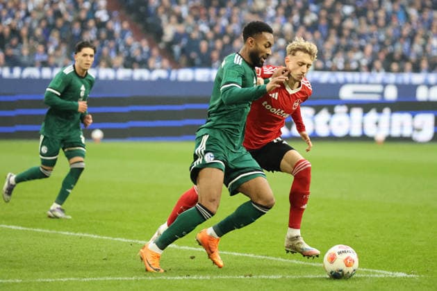 Moussa Sylla (FC Schalke 04) und Tim Drexler (1.FC Nürnberg) beim Spiel der 2. Bundesliga (Saison 2025 26) FC Schalke 04 - 1. FC Nürnberg Copyright: Thomas Pakusch