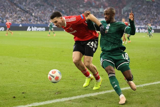 Luka Lochoshvili (1.FC Nürnberg) und Christopher Antwi-Adjei (FC Schalke 04) beim Spiel der 2. Bundesliga (Saison 2025 26) FC Schalke 04 - 1. FC Nürnberg Copyright: Thomas Pakusch