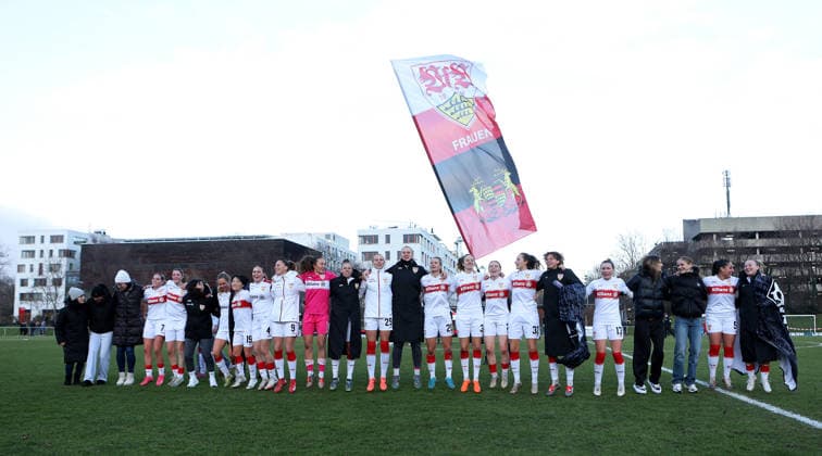 BAU 14.12.2025 Stuttgart Fußball Frauen VfB Stuttgart vs. SC Sand, die Stuttgarterinnen feiern die Herbstmeisterschaft