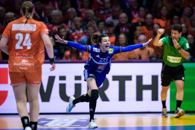 251214 Lucie Granier of France celebrates after scoring a goal during the IHF Women s World Championship, WM, Weltmeisterschaft bronze medal match between France and Netherlands on December 14, 2025 in Rotterdam. Photo: Joel Marklund BILDBYRAN kod JM JM0757 bbeng handball handboll handball vm handball-vm handbolls-vm ihf handball world championship world handball championship 2025 world championship 2025 bronsmatch bronze medal game frankrike nederländerna france netherlands dam jubel Copyright: JOELxMARKLUND BB251214JM011