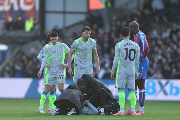 14th December 2025; Selhurst Park, Selhurst, London, England; Premier League Football, Crystal Palace versus Manchester City; Josko Gvardiol of Manchester City receiving treatments from the physios  KatiexChan