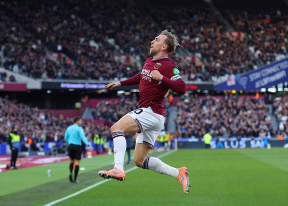 14th December 2025; London Stadium, London, England; Premier League Football, West Ham United versus Aston Villa; Jarrod Bowen of West Ham United celebrates after scoring his sides 2nd goal in the 23rd minute to make it 2-1  JohnxPatrickxFletcher