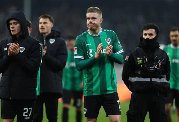 14.12.2025, Fussball 2. Bundesliga, SV Darmstadt 98 - SC Preußen Münster, emonline, emspor, despor, v.l., Lars Lokotsch (SC Preußen Münster) enttaeuscht, enttaeuscht schauend, dissapointed, traurig, frustiert, frust, gefrustet, frustrated DFL DFB REGULATIONS PROHIBIT ANY USE OF PHOTOGRAPHS AS IMAGE SEQUENCES AND OR QUASI-VIDEO. xdcx