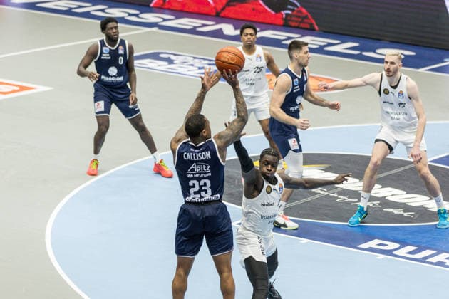 GER, easy-Credit Basketball-Bundesliga, Syntainics MBC - Basketball Löwen Braunschweig. 14.12.2025, Stadthalle, Weißenfels, GER, easy-Credit Basketball-Bundesliga, Syntainics MBC - Basketball Löwen Braunschweig. Charles Callison (Syntainics MBC, 23) Â Foto Alexander Trienitz Weißenfels Stadthalle Sachsen-Anhalt Deutschland