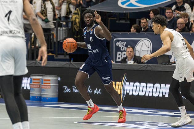 GER, easy-Credit Basketball-Bundesliga, Syntainics MBC - Basketball Löwen Braunschweig. 14.12.2025, Stadthalle, Weißenfels, GER, easy-Credit Basketball-Bundesliga, Syntainics MBC - Basketball Löwen Braunschweig. Khyri Thomas (Syntainics MBC, 0) Â Foto Alexander Trienitz Weißenfels Stadthalle Sachsen-Anhalt Deutschland