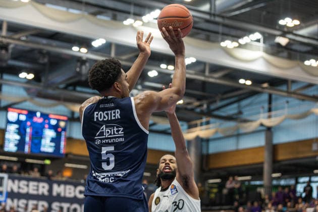 GER, easy-Credit Basketball-Bundesliga, Syntainics MBC - Basketball Löwen Braunschweig. 14.12.2025, Stadthalle, Weißenfels, GER, easy-Credit Basketball-Bundesliga, Syntainics MBC - Basketball Löwen Braunschweig. Marcus Foster (Syntainics MBC, 5) Â Foto Alexander Trienitz Weißenfels Stadthalle Sachsen-Anhalt Deutschland