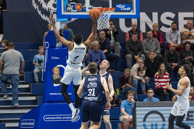 GER, easy-Credit Basketball-Bundesliga, Syntainics MBC - Basketball Löwen Braunschweig. 14.12.2025, Stadthalle, Weißenfels, GER, easy-Credit Basketball-Bundesliga, Syntainics MBC - Basketball Löwen Braunschweig. David NGuessan (Basketball Löwen Braunschweig, 1) Â Foto Alexander Trienitz Weißenfels Stadthalle Sachsen-Anhalt Deutschland