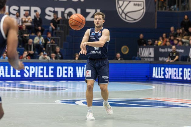 GER, easy-Credit Basketball-Bundesliga, Syntainics MBC - Basketball Löwen Braunschweig. 14.12.2025, Stadthalle, Weißenfels, GER, easy-Credit Basketball-Bundesliga, Syntainics MBC - Basketball Löwen Braunschweig. Spencer Reaves (Syntainics MBC, 31) Â Foto Alexander Trienitz Weißenfels Stadthalle Sachsen-Anhalt Deutschland