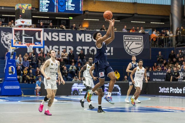 GER, easy-Credit Basketball-Bundesliga, Syntainics MBC - Basketball Löwen Braunschweig. 14.12.2025, Stadthalle, Weißenfels, GER, easy-Credit Basketball-Bundesliga, Syntainics MBC - Basketball Löwen Braunschweig. Marcus Foster (Syntainics MBC, 5) Â Foto Alexander Trienitz Weißenfels Stadthalle Sachsen-Anhalt Deutschland