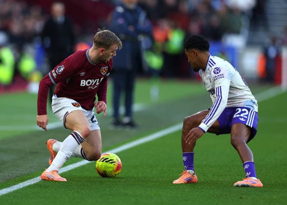 14th December 2025; London Stadium, London, England; Premier League Football, West Ham United versus Aston Villa; Jarrod Bowen of West Ham United closely marked by Ian Maatsen of Aston Villa  JohnxPatrickxFletcher