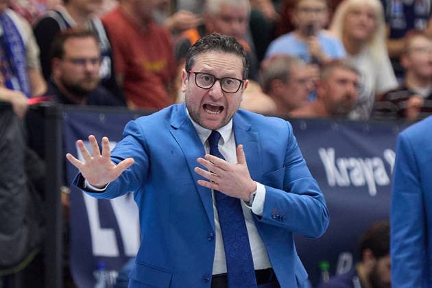 Marco Ramondino (MBC, Head-Coach), Syntainics MBC vs. Basketball Löwen Braunschweig, Basketball, Bundesliga, Maenner, Saison 2025 26, 10. Spieltag, 14.12.2025. Weissenfels Stadthalle Sachsen-Anhalt Deutschland