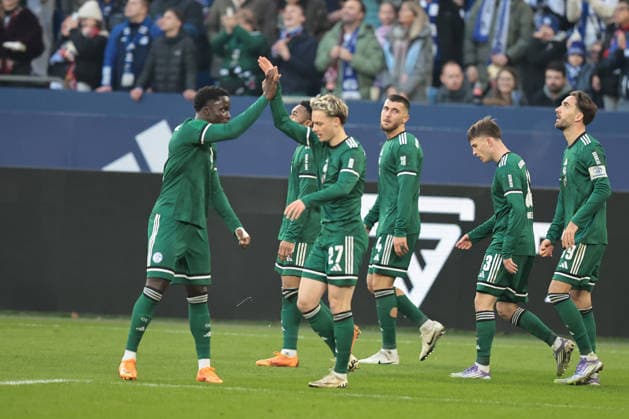 Die Spieler des FC Schalke 04 freuen sich über das Tor zum 1:0 durch Vitalie Becker (FC Schalke 04) beim Spiel der 2. Bundesliga (Saison 2025 26) FC Schalke 04 - 1. FC Nürnberg Copyright: Thomas Pakusch