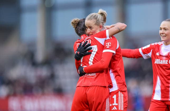 GER, München, FC Bayern München vs Hamburger SV, Google Pixel Frauen Bundesliga, Fussball, DFB, Spielzeit 2025 2026, FC Bayern Campus, 13. Spieltag, im Bild: Lea Schüller (Bayern München 11), Tor, Freude, Jubel und Emotion, 6:0 DFB DFL REGULATIONS PROHIBIT ANY USE OF PHOTOGRAPHS AS IMAGE SEQUENCES AND OR QUASI-VIDEO, 14.12.2025 Copyright: HMBxMedia HendrikxHamelau