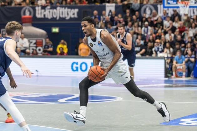 GER, easy-Credit Basketball-Bundesliga, Syntainics MBC - Basketball Löwen Braunschweig. 14.12.2025, Stadthalle, Weißenfels, GER, easy-Credit Basketball-Bundesliga, Syntainics MBC - Basketball Löwen Braunschweig. David NGuessan (Basketball Löwen Braunschweig, 1) Â Foto Alexander Trienitz Weißenfels Stadthalle Sachsen-Anhalt Deutschland