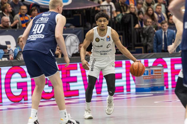 GER, easy-Credit Basketball-Bundesliga, Syntainics MBC - Basketball Löwen Braunschweig. 14.12.2025, Stadthalle, Weißenfels, GER, easy-Credit Basketball-Bundesliga, Syntainics MBC - Basketball Löwen Braunschweig. Adrian Worthy (Basketball Löwen Braunschweig, 0) Â Foto Alexander Trienitz Weißenfels Stadthalle Sachsen-Anhalt Deutschland
