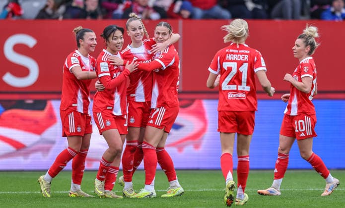 GER, München, FC Bayern München vs Hamburger SV, Google Pixel Frauen Bundesliga, Fussball, DFB, Spielzeit 2025 2026, FC Bayern Campus, 13. Spieltag, im Bild: Giulia Gwinn (Bayern München 7), Tor, Freude, Jubel und Emotion DFB DFL REGULATIONS PROHIBIT ANY USE OF PHOTOGRAPHS AS IMAGE SEQUENCES AND OR QUASI-VIDEO, 14.12.2025 Copyright: HMBxMedia HendrikxHamelau