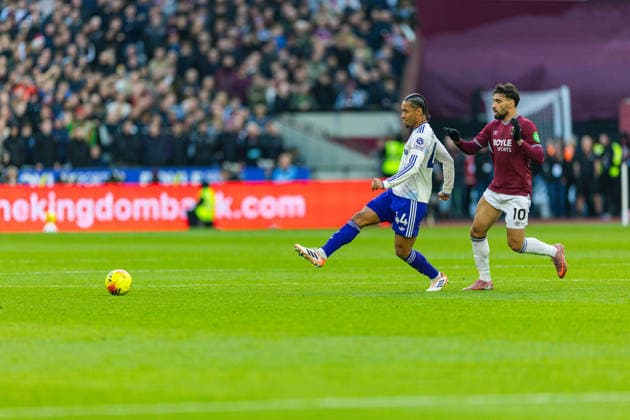 West Ham United v Aston Villa Premier League 14 12 2025. Aston Villa defender Ezri Konsa (4) and West Ham United midfielder Lucas Paqueta (10) during the Premier League match between West Ham United and Aston Villa at the London Stadium, London, England on 14 December 2025. London London Stadium England Editorial use only DataCo restrictions apply See www.football-dataco.com , Copyright: xToyinxOshodix PSI-23410-0029