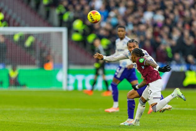 West Ham United v Aston Villa Premier League 14 12 2025. West Ham United forward Crysencio Summerville (7) fouls Aston Villa midfielder Boubacar Kamara (44) during the Premier League match between West Ham United and Aston Villa at the London Stadium, London, England on 14 December 2025. London London Stadium England Editorial use only DataCo restrictions apply See www.football-dataco.com , Copyright: xToyinxOshodix PSI-23410-0033