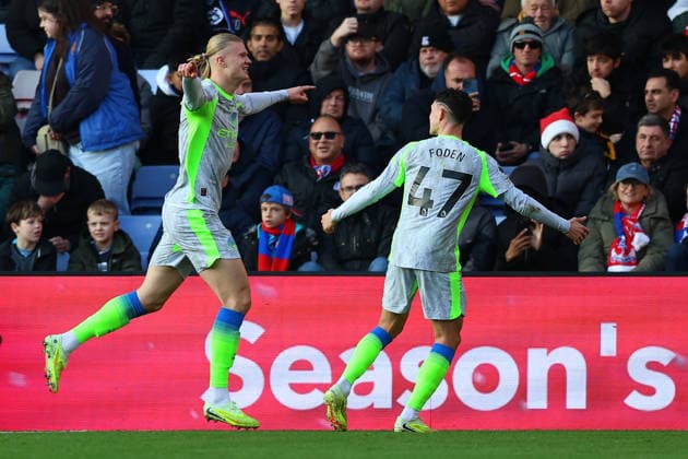 Crystal Palace v Manchester City, Premier League Manchester City forward Erling Haaland (9) celebrates with teammate Phil Foden (47) after scoring his teams first goal 0-1 during the Crystal Palace v Manchester City Premier League match at Selhurst Park, London, England on 14 December 2025 Credit: Sally Rawlins Every Second Media Editorial use only. All images are copyright Every Second Media Limited. No images may be reproduced without prior permission. All rights reserved. Premier League and Football League images are subject to licensing agreements with Football DataCo Limited. see https: www.football-dataco.com Copyright: xIMAGO EveryxSecondxMediax ESM-1709-0016 SallyxRawlinsx xEveryxSecondxMediax