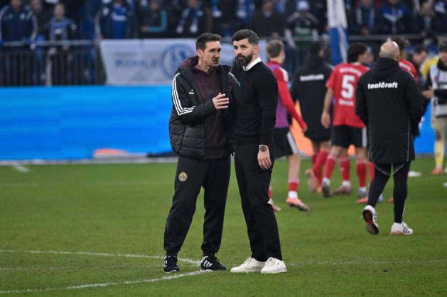 Trainer Miroslav Klose (1.FC Nuernberg), li., und Trainer Miron Muslic (FC Schalke 04) nach dem Spiel 14.12.2025, Fussball 2. Bundesliga, Saison 2025 2026, 16. Spieltag, FC Schalke 04 - 1. FC Nürnberg DFL regulations prohibit any use of photographs as image sequences and or quasi-video Gelsenkirchen Veltins Arena Nordrhein Westfalen Deutschland