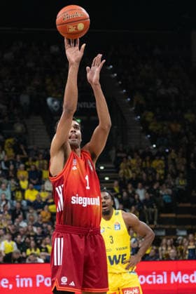GER, Basketball, easy Credit- BBL, EWE Baskets Oldenburg vs FC Bayern München Basketball 14.12.2025, EWE Arena, Oldenburg, GER, easy Credit-BBL, EWE Baskets Oldenburg vs FC Bayern München Basketball, im Bild beim Freiwurf Oskar DA SILVA ( FC Bayern München Basketball 1 )