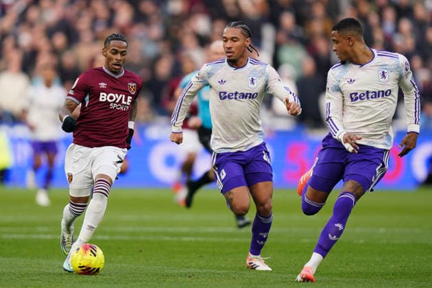 West Ham United v Aston Villa, Premier League Crysencio Summerville of West Ham United under pressure from Boubacar Kamara of Aston Villa and Ezri Konsa of Aston Villa during the West Ham United v Aston Villa Premier League match at the London Stadium, London, England on 14 December 2025 Credit: Dylan Hepworth Every Second Media Editorial use only. All images are copyright Every Second Media Limited. No images may be reproduced without prior permission. All rights reserved. Premier League and Football League images are subject to licensing agreements with Football DataCo Limited. see https: www.football-dataco.com Copyright: xIMAGO EveryxSecondxMediax ESM-1707-0051 DylanxHepworthx xEveryxSecondxMediax