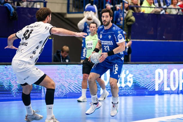 14.12.2025, xKWIx, Handball, Daikin Handball-Bundesliga (Daikin HBL), TBV Lemgo Lippe - THW Kiel, PHOENIX CONTACT arena: Tim Suton (TBV Lemgo Lippe 23) im Zweikampf gegen Veron NaÄinoviÄ‡ (THW Kiel 93) Photo: xKamilxWilkowskixPressefotoKochx NRW Deutschland