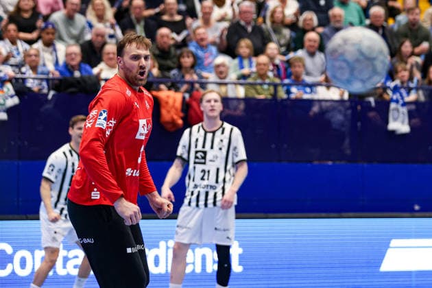 14.12.2025, xKWIx, Handball, Daikin Handball-Bundesliga (Daikin HBL), TBV Lemgo Lippe - THW Kiel, PHOENIX CONTACT arena: Andreas Wolff (THW Kiel 33) jubelt nach gehaltenem Ball Photo: xKamilxWilkowskixPressefotoKochx NRW Deutschland