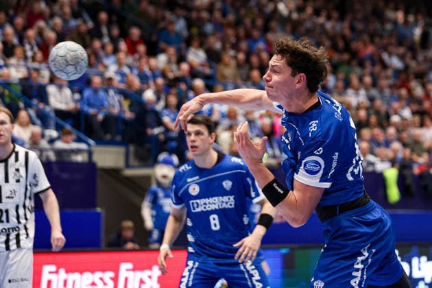 14.12.2025, xKWIx, Handball, Daikin Handball-Bundesliga (Daikin HBL), TBV Lemgo Lippe - THW Kiel, PHOENIX CONTACT arena: Samuel Zehnder (TBV Lemgo Lippe 4) beim Wurf Photo: xKamilxWilkowskixPressefotoKochx NRW Deutschland