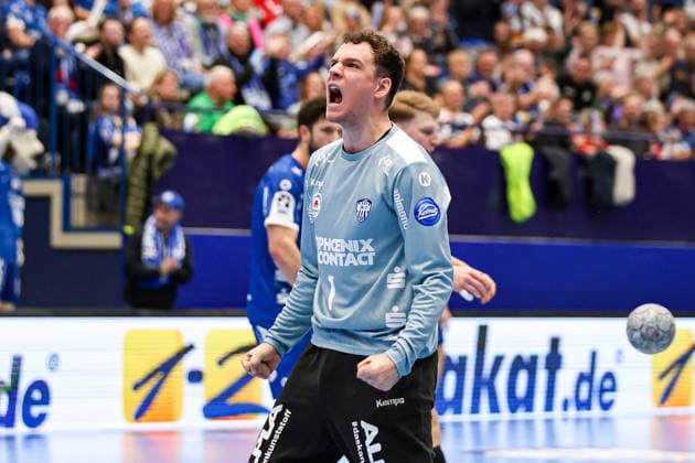 14.12.2025, xKWIx, Handball, Daikin Handball-Bundesliga (Daikin HBL), TBV Lemgo Lippe - THW Kiel, PHOENIX CONTACT arena: Constantin Möstl (TBV Lemgo Lippe 1) jubelt nach gehaltenem Ball Photo: xKamilxWilkowskixPressefotoKochx NRW Deutschland