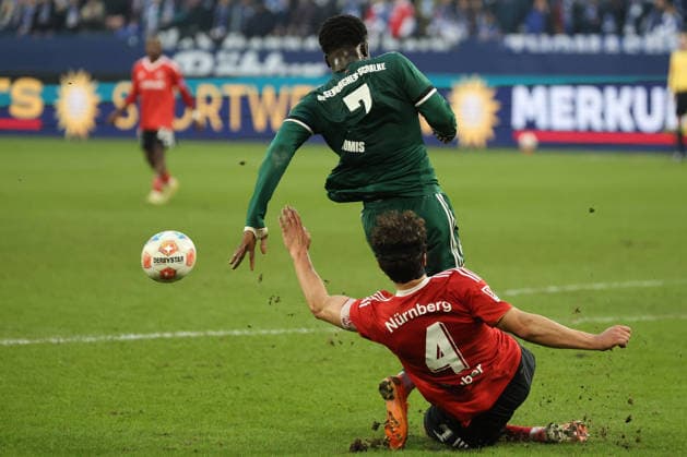 Christian Gomis (FC Schalke 04) und Fabio Gruber (1.FC Nürnberg) beim Spiel der 2. Bundesliga (Saison 2025 26) FC Schalke 04 - 1. FC Nürnberg Copyright: Thomas Pakusch