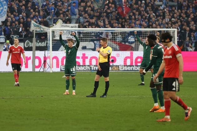 Spieler des FC Schalke 04 freuen sich über 1:0 Sieg beim Spiel der 2. Bundesliga (Saison 2025 26) FC Schalke 04 - 1. FC Nürnberg Copyright: Thomas Pakusch